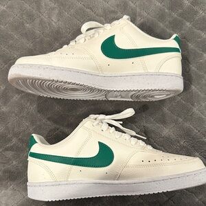 Nike White and Green Sneakers